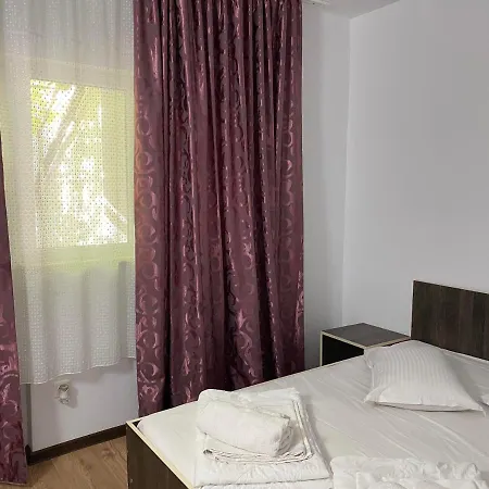 Ana Trident בית הארחה 2*