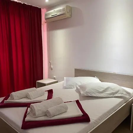 Ana Trident קוסטינסטי