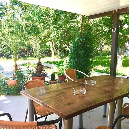 Ana Trident בית הארחה 2*